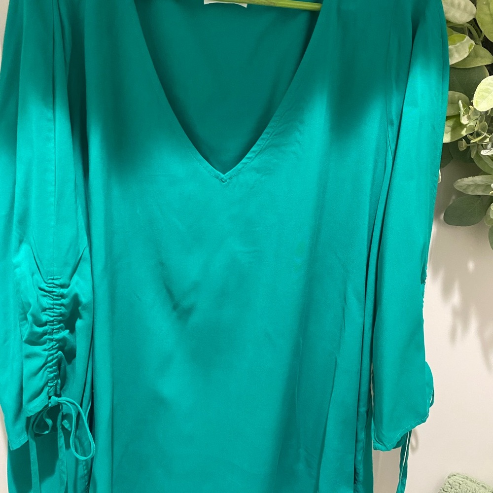 ANDREE BY UNIT Teal V-Neck Blouse
